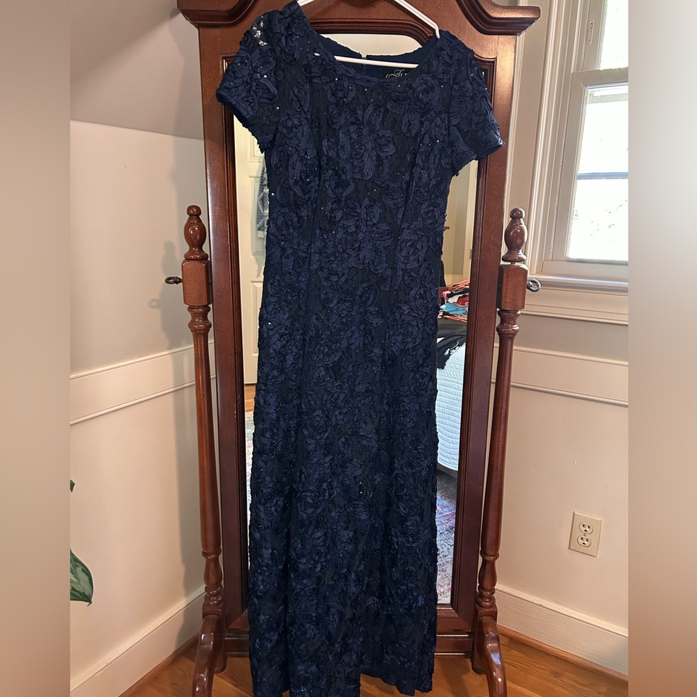 Size 6 Navy formal dress